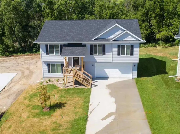 890 Summit Ct, Coralville, IA 52241