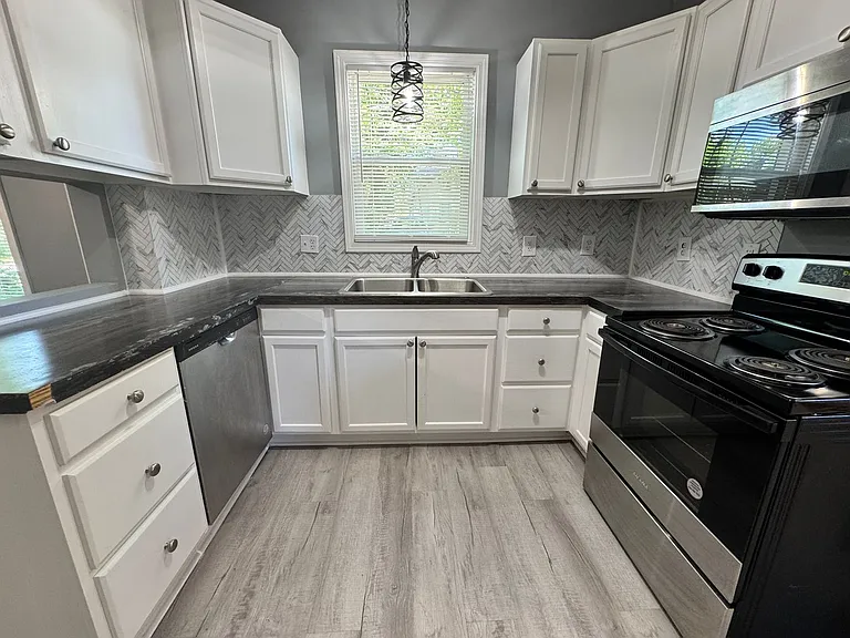205 Guilford Ave — Photo 5