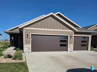 518 Prairieside Trl, Harrisburg, SD 57032