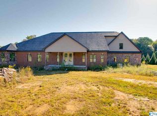 607 Old Big Cove Rd SE, Owens Cross Roads, AL 35763