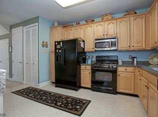258 Windmill Ct, Phillipsburg, NJ 08865