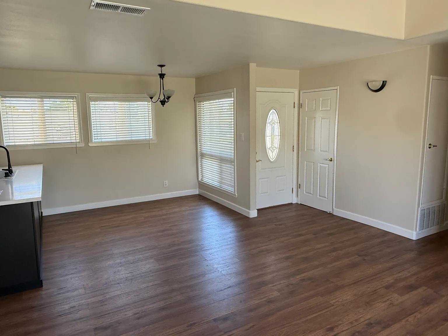 3 bed, 2.5 bath, 1333 sqft, $4,000 — Photo 3