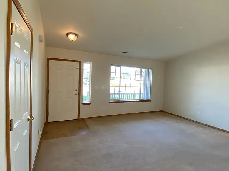 8004 Chehalis Dr — Photo 2