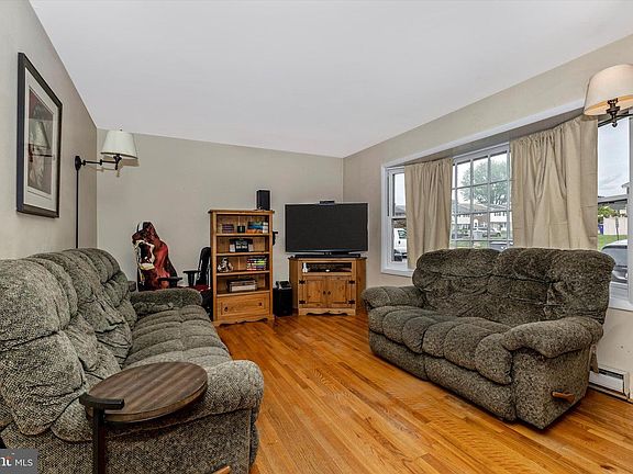 4th image of 1023 Peach Orchard Ln