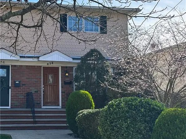 676 Leverett Ave, Staten Island, NY 10312