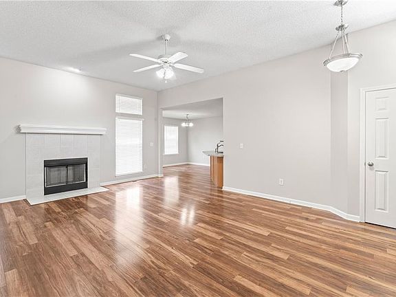 5th image of 712 Sunset Dr