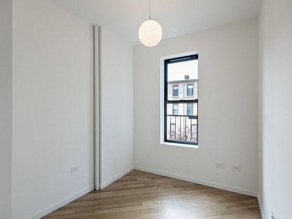 3rd image of 137 Macdonough St APT 2L