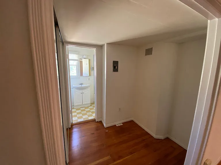 2036-2050 High Tower Dr — Photo 3