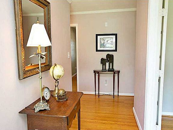 2nd image of 804 Kings Lake Ct