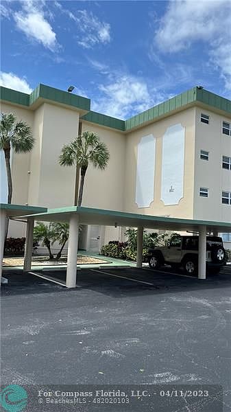 1st image of 802 SE 7th St APT 403