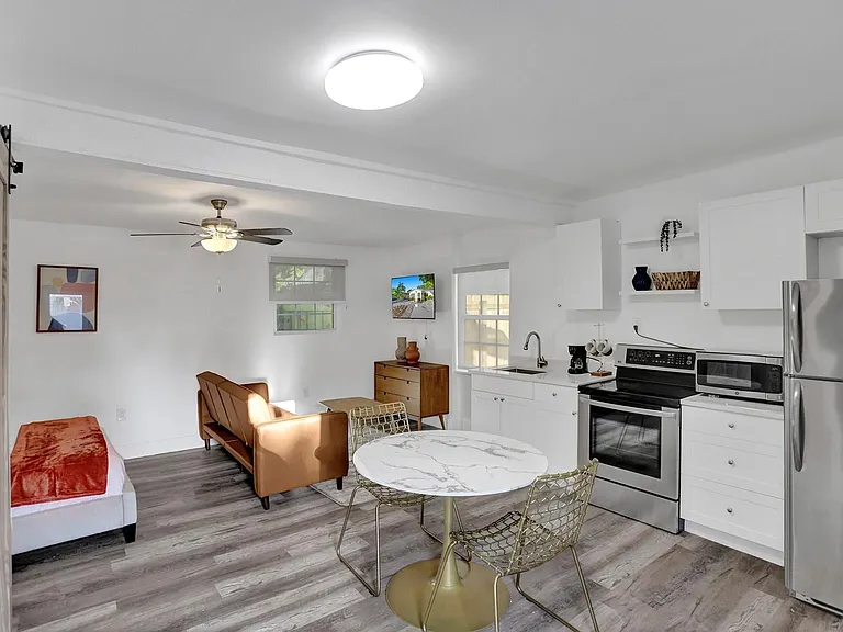 1121 SW 15th Ave — Photo 3