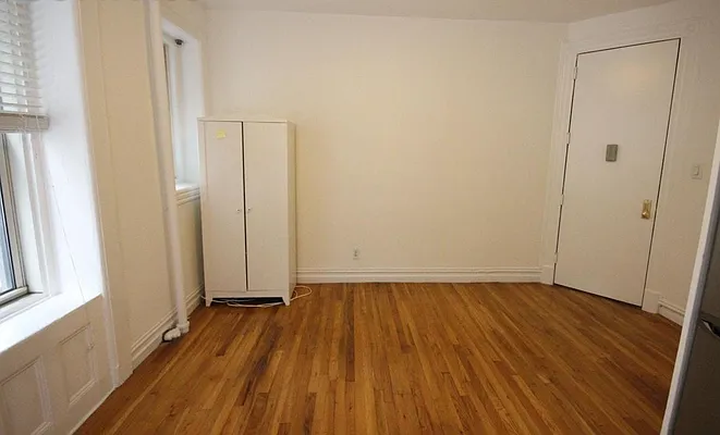 Rented by LJ Sloane Management | media 31