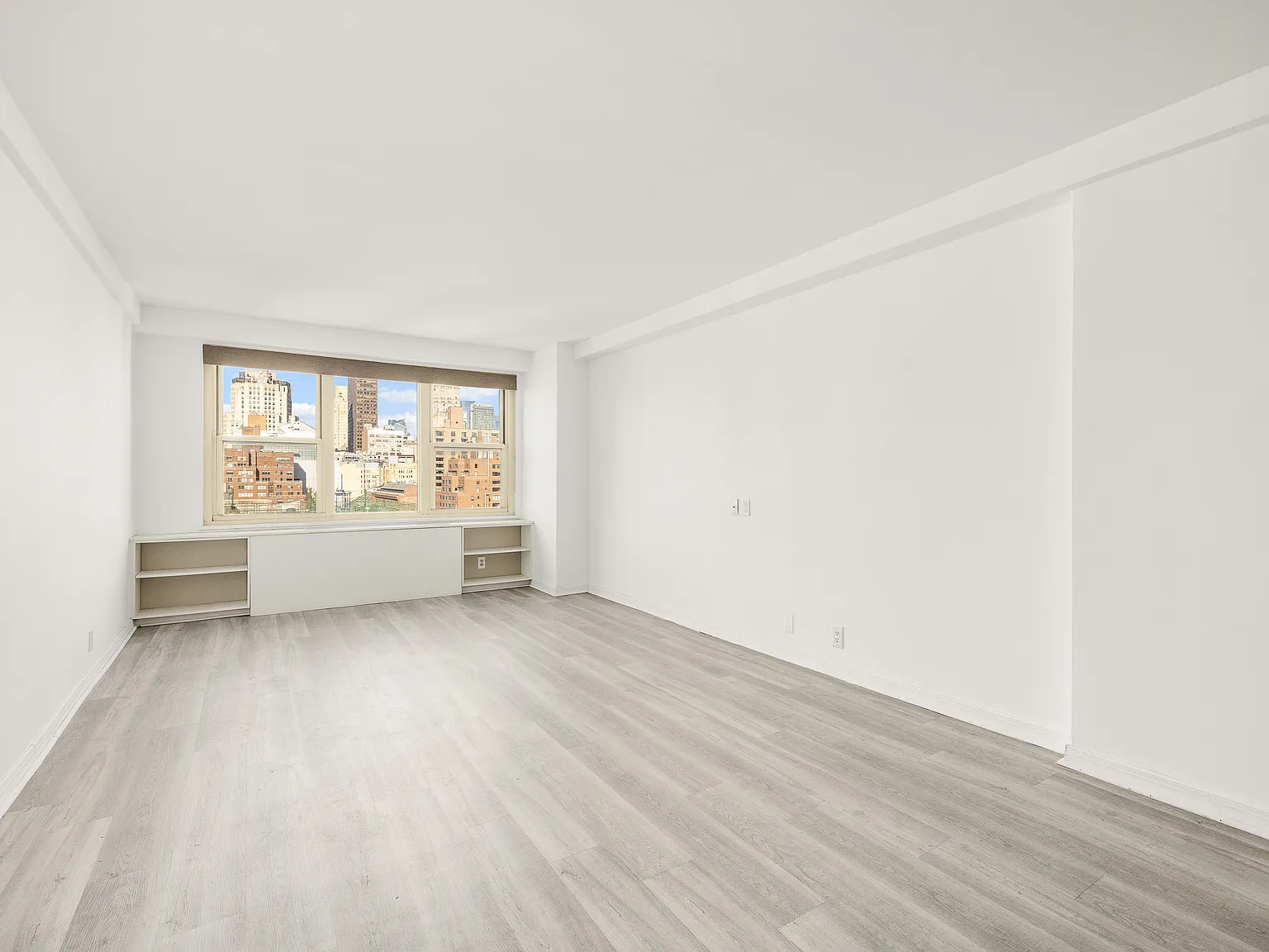 305 East 24th Street — Photo 1