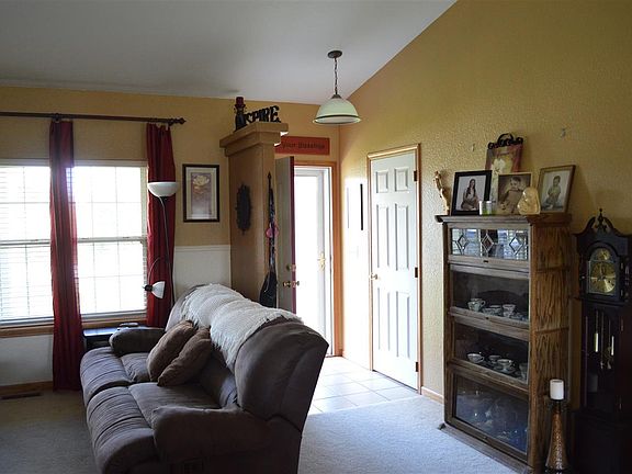 4th image of 1305 Holly St