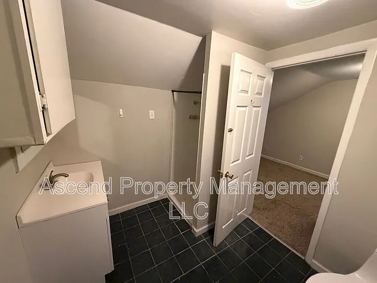 2111 Chamberlain Ave #B — Photo 9