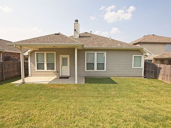 3rd image of 1129 Acacia Dr