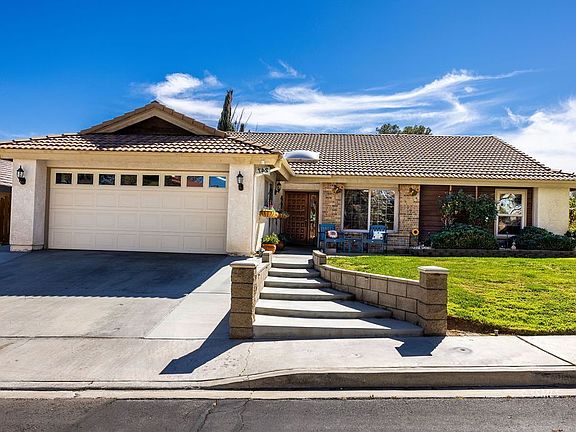 3rd image of 247 Yellowstone Pl