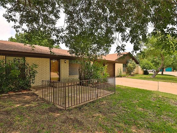 3rd image of 1035 Chriswood Dr