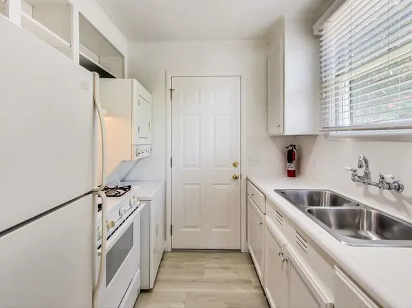 143 Alma St APT 04, Palo Alto, CA 94301