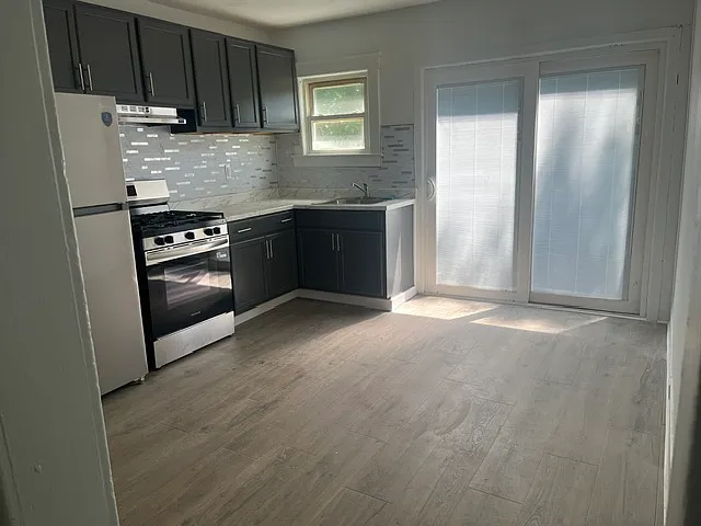 3 bed, 1200 sqft, $2,700 — Photo 2