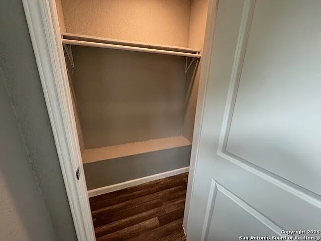 1023 Crystal — Photo 18