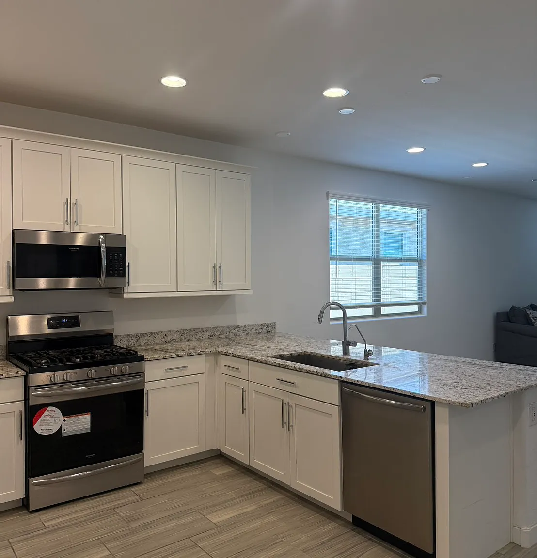 5 bed, 1953 sqft, $3,000 — Photo 3