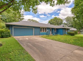 1321 E Walnut Lawn Street, Springfield, MO 65804