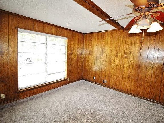 4th image of 601 N Lisa Ln