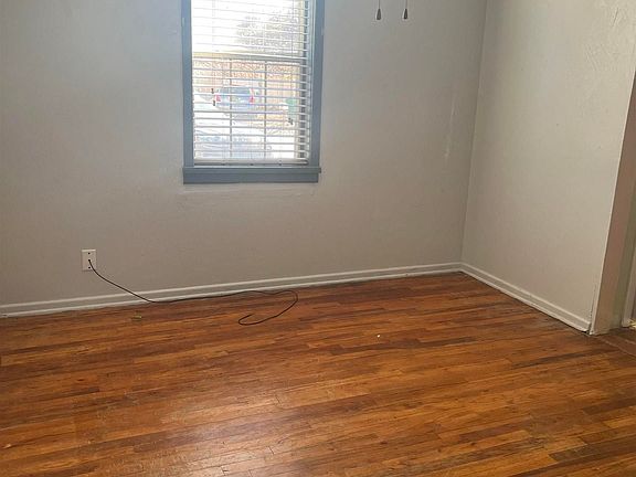 3rd image of 910 W Harrison Ave
