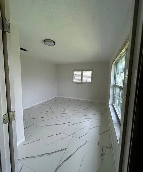 320 Victoria Rd — Photo 2