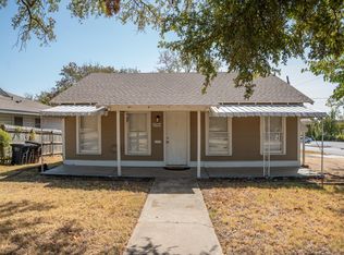 2945 Handley Dr, Fort Worth, TX 76112