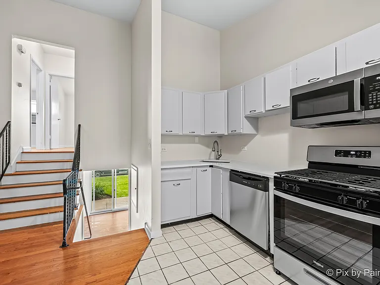 327 E Lake St — Photo 5