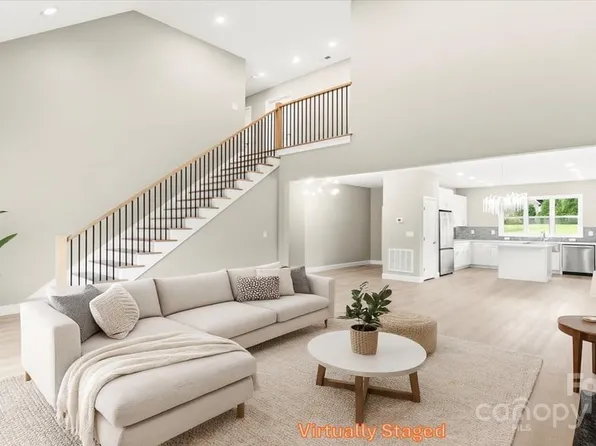 1057 12th Avenue Dr NW, Hickory, NC 28601