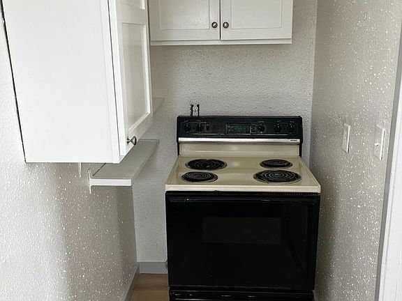 4th image of 1023 12th Ave #5