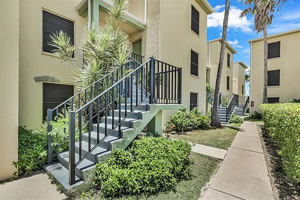 104 E Parade Dr #22 — Photo 3