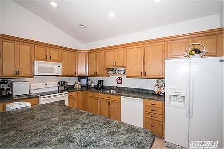 5th image of 608 Narragansett Villas Dr