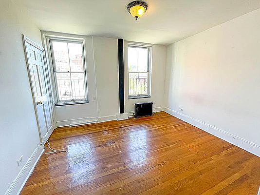 1st image of 220 Waverly Pl APT 8