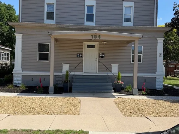 704 Locust St, Sterling, IL 61081