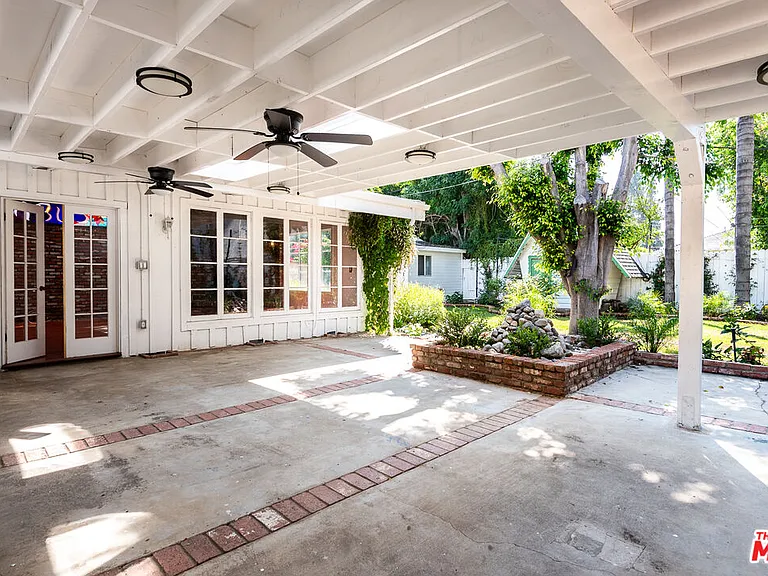 14842 Morrison St — Photo 18