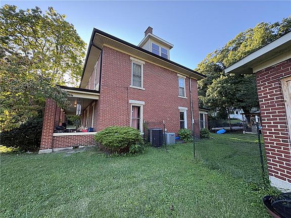 3rd image of 920 Ridge Ave NW