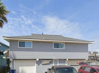 1180 Sailfish St, Bayou Vista, TX 77563