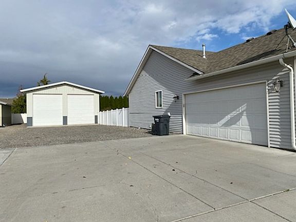 4th image of 8303 Hudson Dr
