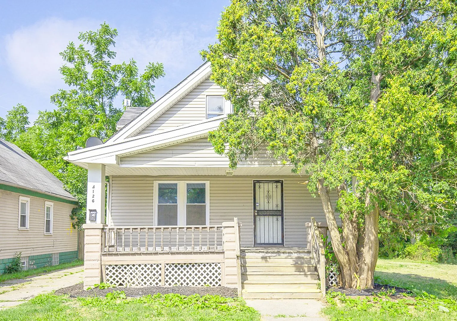 5 Beds 1 Bath Single Family Home In Mt Pleasant! — Photo 4