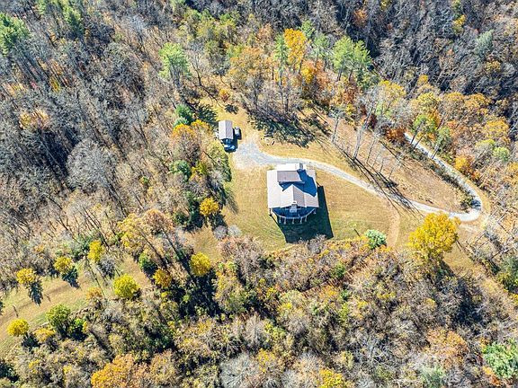 4th image of 2381 Little Pine Rd