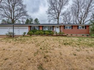 9810 Sundown Sq, Saint Louis, MO 63141