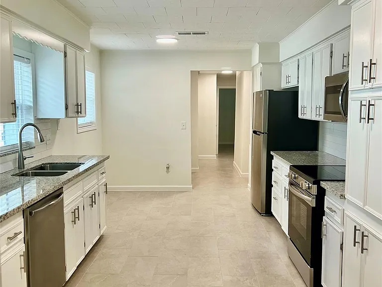 21510 Ruth Dr — Photo 2