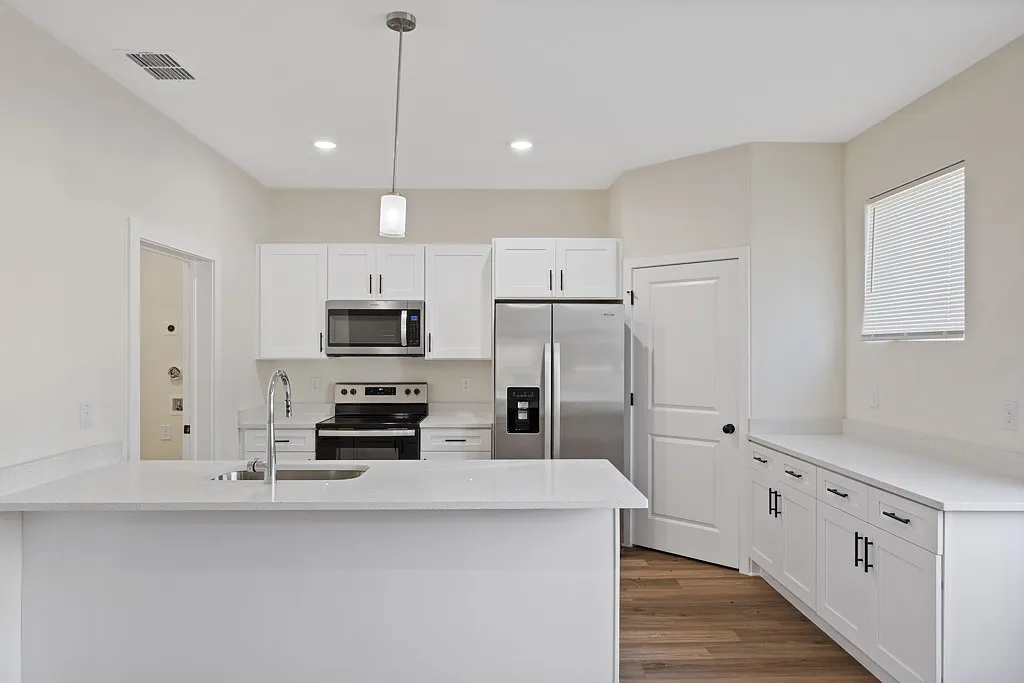 2 bed, 1650 sqft, $2,150 — Photo 4