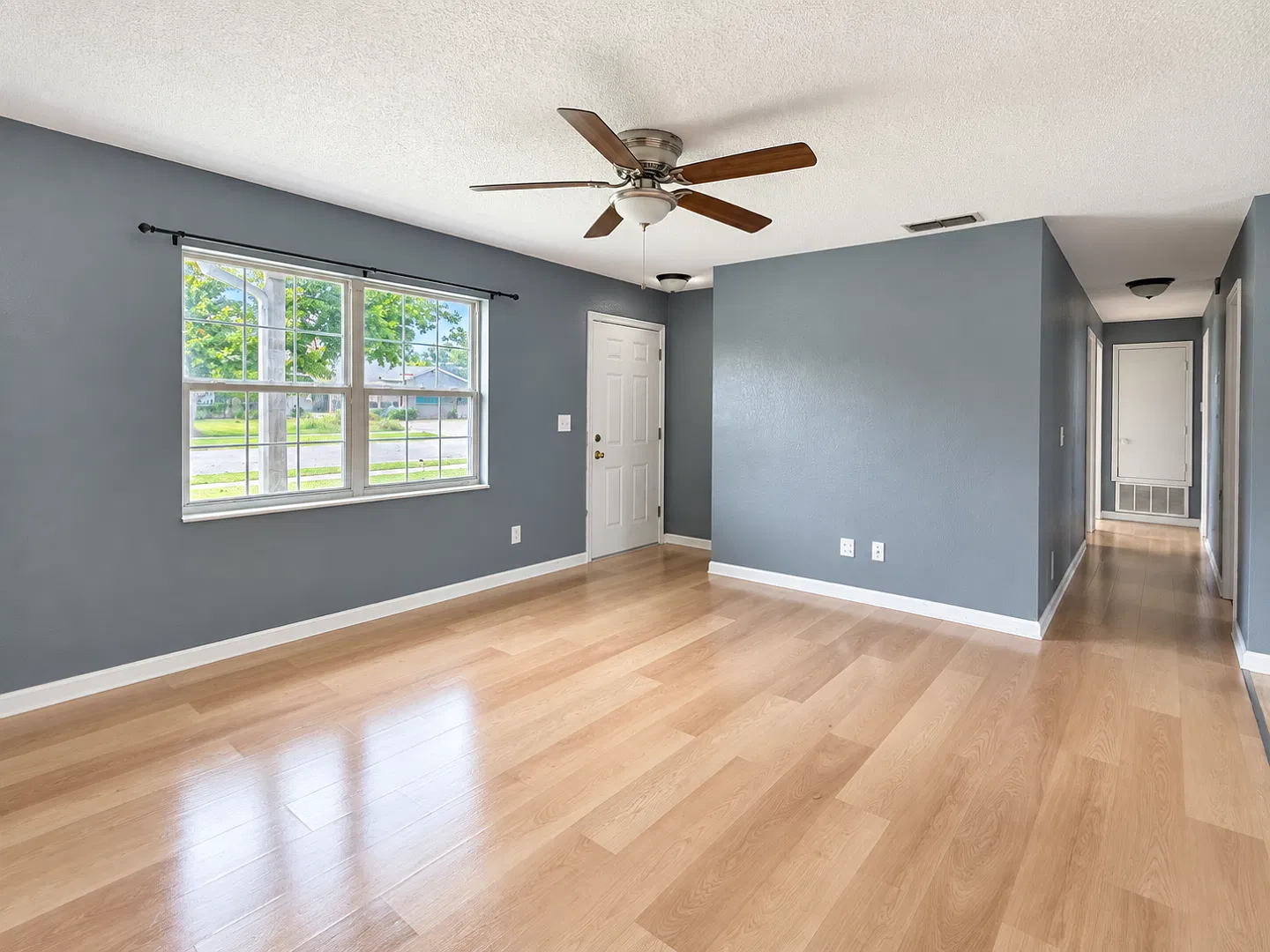 1016 North Forrest Avenue — Photo 4