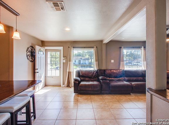 5th image of 3627 Southport Dr