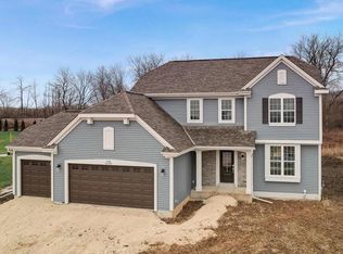 W206N17495 Hidden Creek Rd, Jackson, WI 53037